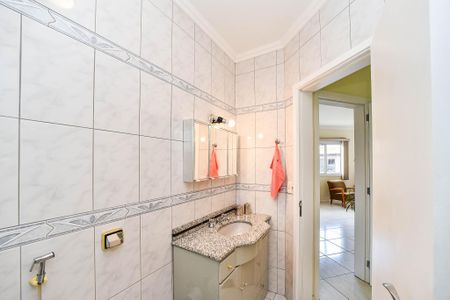 Casa de condomínio à venda com 221m², 4 quartos e 4 vagas Casa de condomínio à venda com 221m², 4 quartos e 4 vagasBanheiro da Suíte