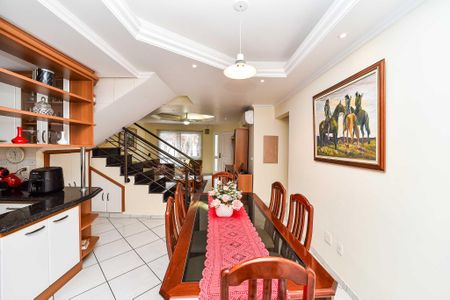 Casa de condomínio à venda com 221m², 4 quartos e 4 vagas Casa de condomínio à venda com 221m², 4 quartos e 4 vagasSala de Jantar