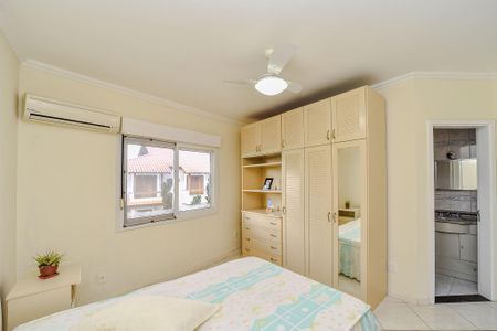 Casa de condomínio à venda com 221m², 4 quartos e 4 vagas Casa de condomínio à venda com 221m², 4 quartos e 4 vagasSuíte