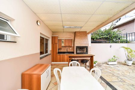 Casa de condomínio à venda com 221m², 4 quartos e 4 vagas Casa de condomínio à venda com 221m², 4 quartos e 4 vagasÁrea da churrasqueira