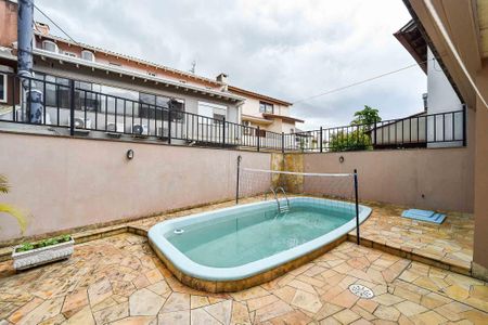 Casa de condomínio à venda com 221m², 4 quartos e 4 vagas Casa de condomínio à venda com 221m², 4 quartos e 4 vagasPiscina