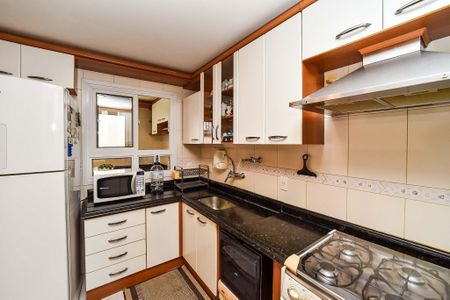 Casa de condomínio à venda com 221m², 4 quartos e 4 vagas Casa de condomínio à venda com 221m², 4 quartos e 4 vagasCozinha