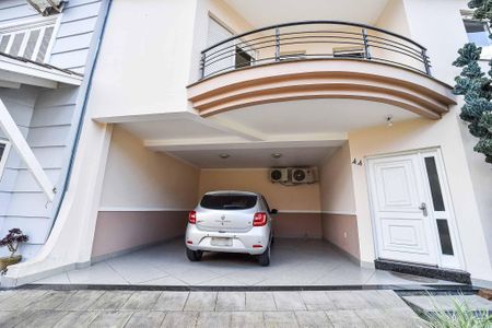 Casa de condomínio à venda com 221m², 4 quartos e 4 vagas Casa de condomínio à venda com 221m², 4 quartos e 4 vagasGaragem