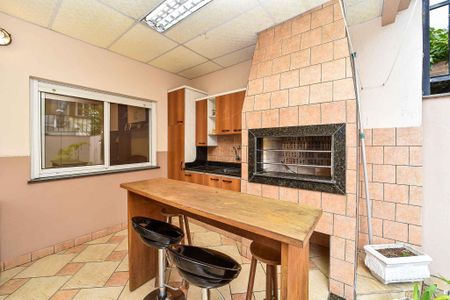 Casa de condomínio à venda com 221m², 4 quartos e 4 vagas Casa de condomínio à venda com 221m², 4 quartos e 4 vagasÁrea da churrasqueira