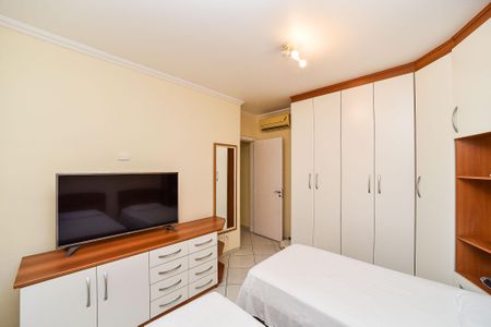 Casa de condomínio à venda com 221m², 4 quartos e 4 vagas Casa de condomínio à venda com 221m², 4 quartos e 4 vagasQuarto 3