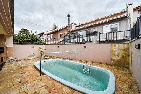 Casa de condomínio à venda com 221m², 4 quartos e 4 vagas Casa de condomínio à venda com 221m², 4 quartos e 4 vagasPiscina