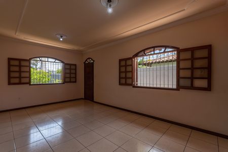 Sala de casa para alugar com 3 quartos, 298m² em Bandeirantes (pampulha), Belo Horizonte