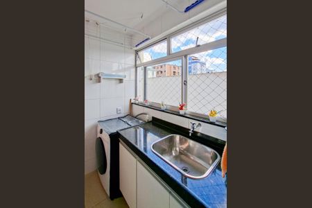 Apartamento à venda com 82m², 3 quartos e 2 vagas Apartamento à venda com 82m², 3 quartos e 2 vagasCozinha e Área de Serviço