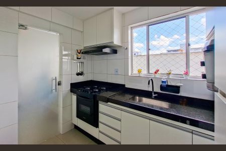 Apartamento à venda com 82m², 3 quartos e 2 vagas Apartamento à venda com 82m², 3 quartos e 2 vagasCozinha e Área de Serviço