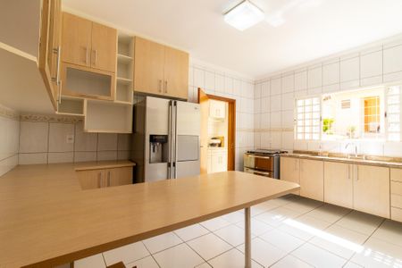 Casa à venda com 242m², 4 quartos e 4 vagasCozinha