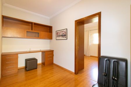 Casa à venda com 242m², 4 quartos e 4 vagasCorredor