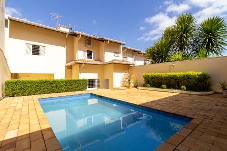 Casa à venda com 242m², 4 quartos e 4 vagasÁrea externa