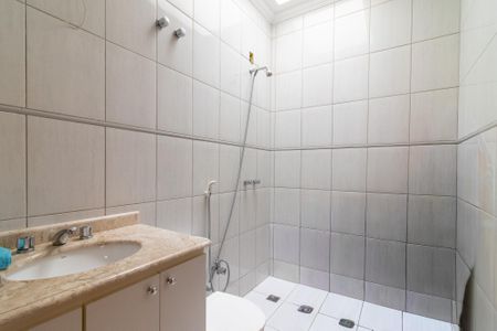 Casa à venda com 242m², 4 quartos e 4 vagasBanheiro