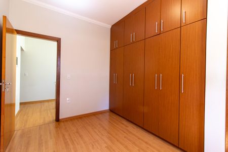 Casa à venda com 242m², 4 quartos e 4 vagasSuite 2
