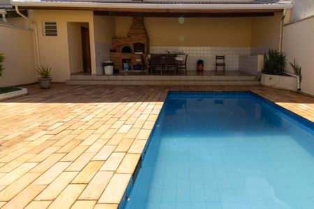 Casa à venda com 242m², 4 quartos e 4 vagasÁrea externa