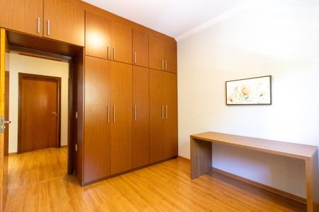 Casa à venda com 242m², 4 quartos e 4 vagasQuarto 4