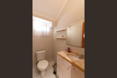 Casa à venda com 242m², 4 quartos e 4 vagasLavabo