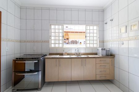 Casa à venda com 242m², 4 quartos e 4 vagasCozinha