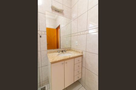 Casa à venda com 242m², 4 quartos e 4 vagasBanheiro da Suíte 2