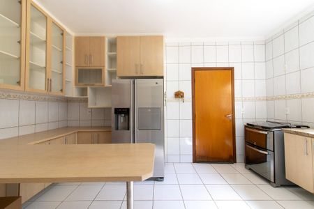 Casa à venda com 242m², 4 quartos e 4 vagasCozinha