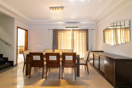 Sala de casa à venda com 4 quartos, 242m² em Parque das Flores, Campinas