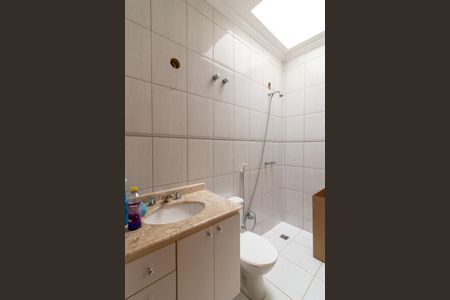 Casa à venda com 242m², 4 quartos e 4 vagasBanheiro