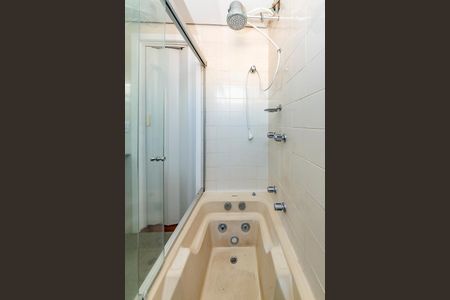 Apartamento à venda com 100m², 3 quartos e 2 vagas Apartamento à venda com 100m², 3 quartos e 2 vagasBanheiro da Suíte