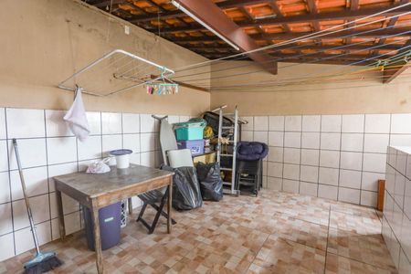 Casa à venda com 180m², 3 quartos e 2 vagasÁrea de serviço 