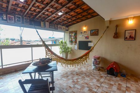 Casa à venda com 180m², 3 quartos e 2 vagasVaranda da sala 