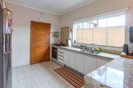 Casa à venda com 180m², 3 quartos e 2 vagasCozinha 