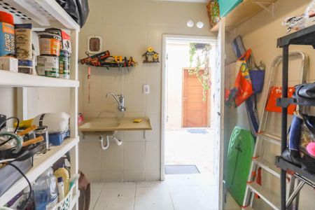 Casa à venda com 180m², 3 quartos e 2 vagasEdícula - cozinha 