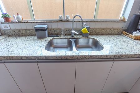 Casa à venda com 180m², 3 quartos e 2 vagasCozinha 