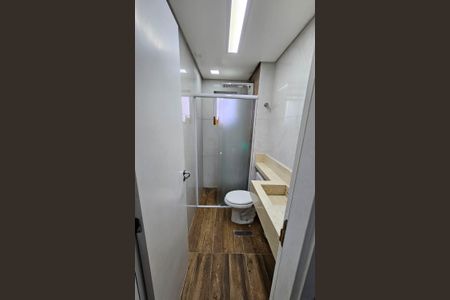 Banheiro de casa para alugar com 2 quartos, 56m² em Vila Assis Brasil, Mauá