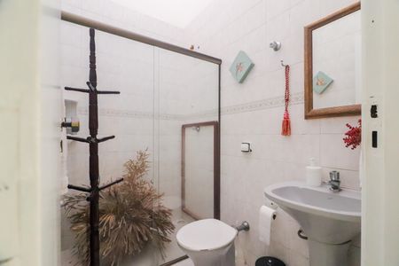 Banheiro Social de casa à venda com 2 quartos, 125m² em Jardim Pazini, São Paulo