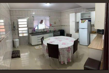 Casa à venda com 4 quartos, 101m² em Quitaúna, Osasco