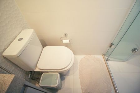 Apartamento à venda com 74m², 2 quartos e 1 vaga Apartamento à venda com 74m², 2 quartos e 1 vagaBanheiro da Suíte 2