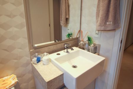 Apartamento à venda com 74m², 2 quartos e 1 vaga Apartamento à venda com 74m², 2 quartos e 1 vagaBanheiro da Suíte 1