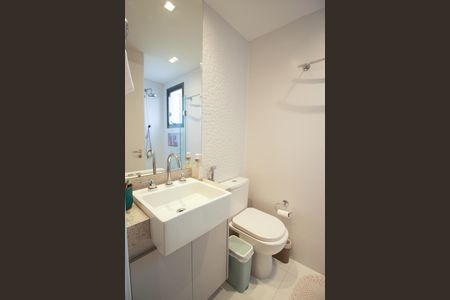 Apartamento à venda com 74m², 2 quartos e 1 vaga Apartamento à venda com 74m², 2 quartos e 1 vagaBanheiro da Suíte 2