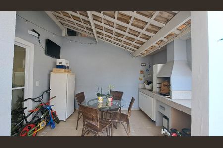 Casa de condomínio à venda com 90m², 3 quartos e 2 vagas