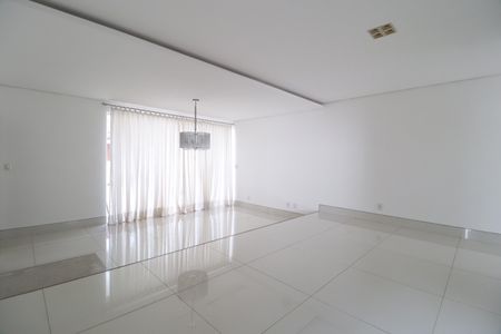 Sala de casa para alugar com 4 quartos, 240m² em Jardim Karaíba, Uberlândia