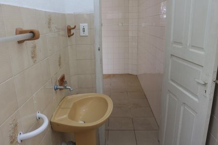 Casa à venda com 261m², 3 quartos e 4 vagasBanheiro 2