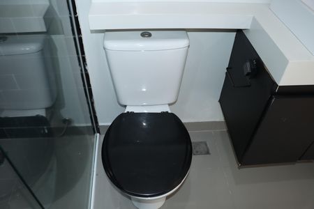 Casa de condomínio para alugar com 145m², 3 quartos e 3 vagasBanheiro da Suíte