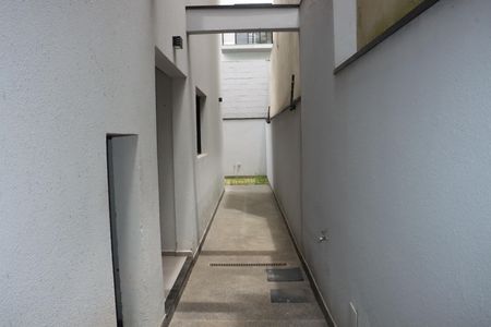 Casa de condomínio para alugar com 145m², 3 quartos e 3 vagasCorredor lateral