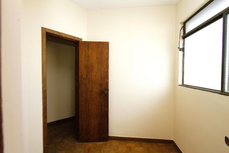 Quarto 1 de apartamento para alugar com 2 quartos, 100m² em Calafate, Belo Horizonte