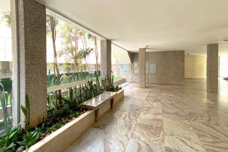 Apartamento à venda com 170m², 4 quartos e 3 vagas Apartamento à venda com 170m², 4 quartos e 3 vagasÁrea comum - Hall