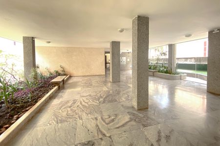 Apartamento à venda com 170m², 4 quartos e 3 vagas Apartamento à venda com 170m², 4 quartos e 3 vagasÁrea comum - Hall