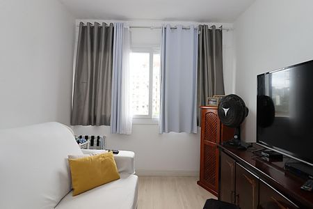 Sala - Janela de apartamento à venda com 2 quartos, 60m² em São Sebastião, Porto Alegre