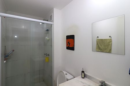 Banheiro da Suíte de apartamento à venda com 2 quartos, 60m² em São Sebastião, Porto Alegre