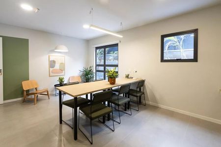 Apartamento à venda com 2422m², 1 quarto e sem vaga Apartamento à venda com 2422m², 1 quarto e sem vagaCoworking