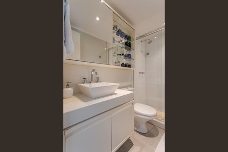 Banheiro de apartamento à venda com 1 quarto, 56m² em Petrópolis, Porto Alegre